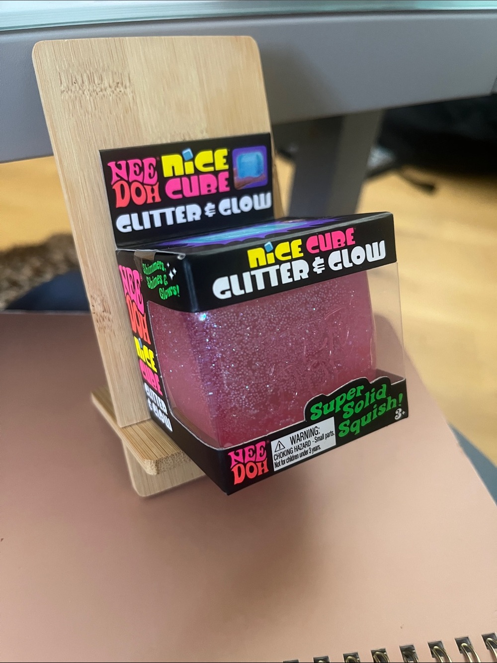 NEEDOH nice cube, glitter and glow in pink